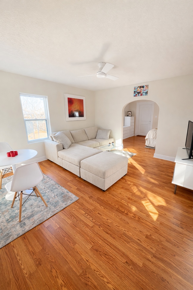 Building Photo - 2-722 Broadway Blvd SE