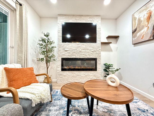 3229 S Sherbourne Dr Unit 1/3 BACK UNIT
