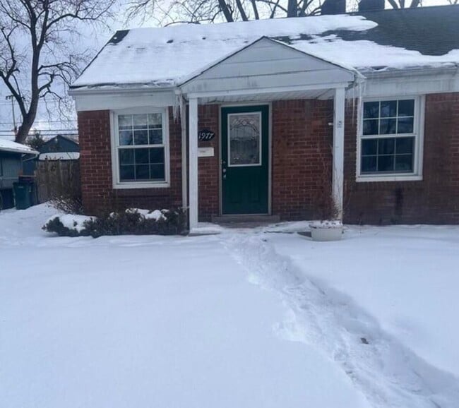 Building Photo - 1977 Princeton Rd