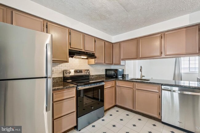 Building Photo - 8277 Crestmont Cir Rental