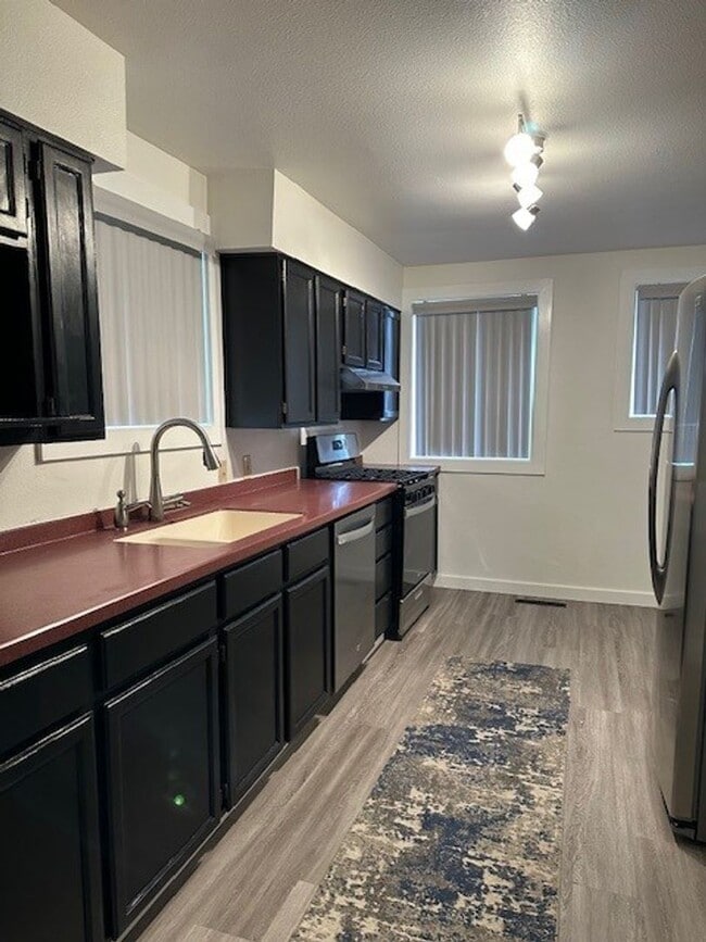 Building Photo - NEWLY REMODELED | East Anchorage | 3BR 1.5...