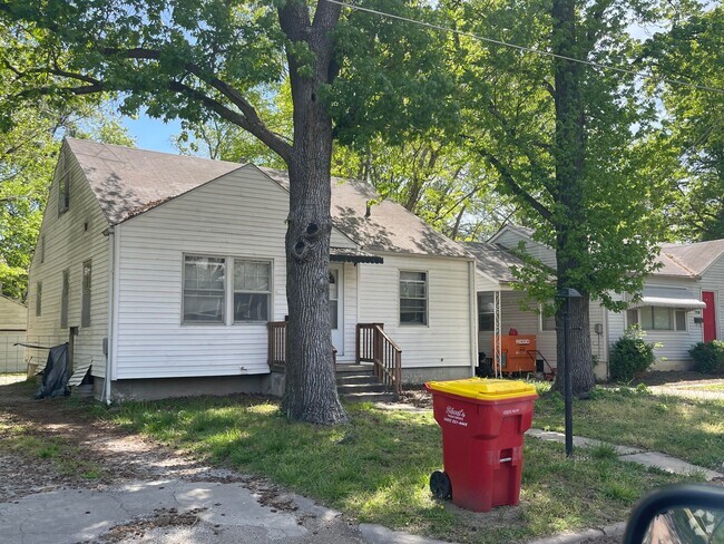 Building Photo - 1707 S Walnut St Rental