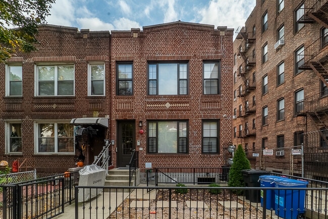 Building Photo - 3279 33rd St Unit 2F Rental