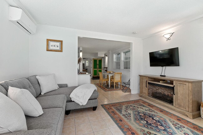 Building Photo - 152 Manresa Rd Rental