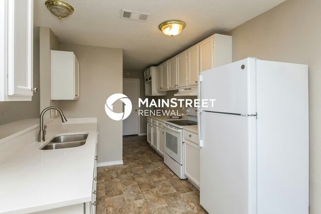 Photo - 4 Bedroom Pet-Friendly Home in Balch Springs, TX with Main Street Renewal