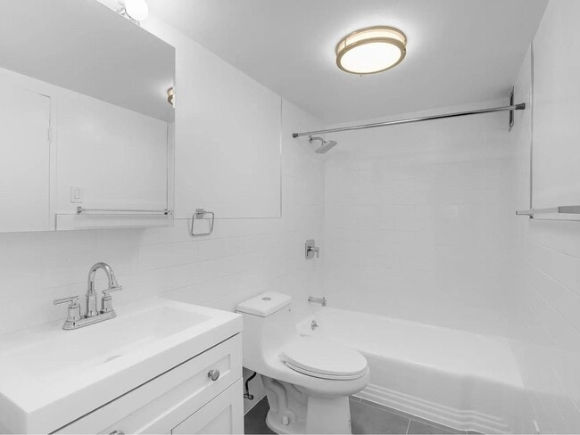 Photo - 321 E 48th St Unidad 4C