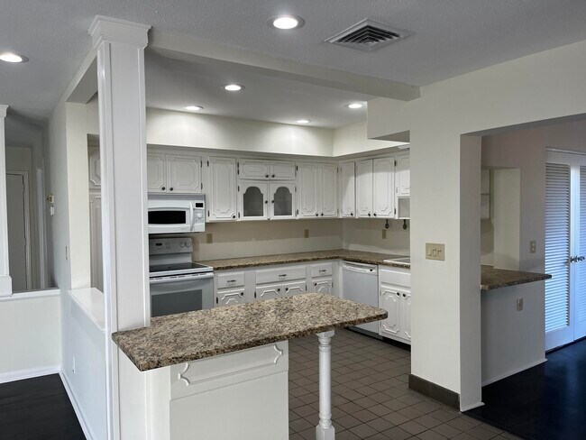 Photo - 346 Yorktowne Cir