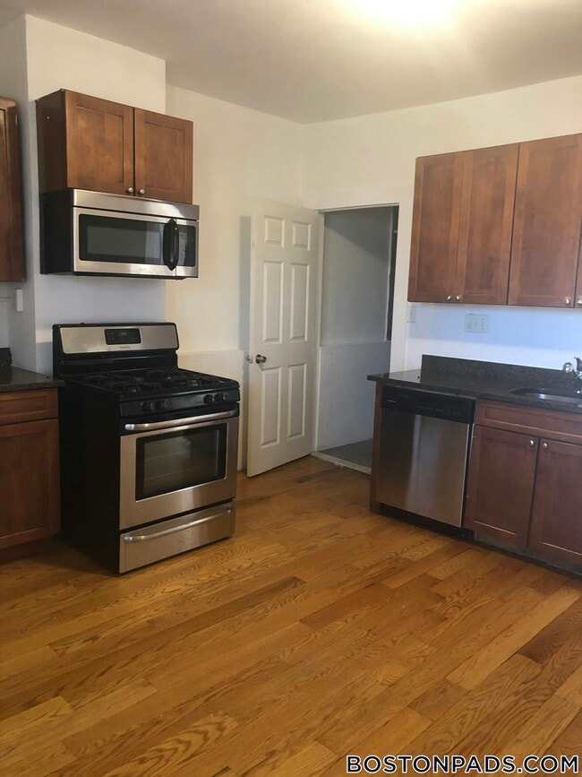 Building Photo - 270 Bowdoin St Rental