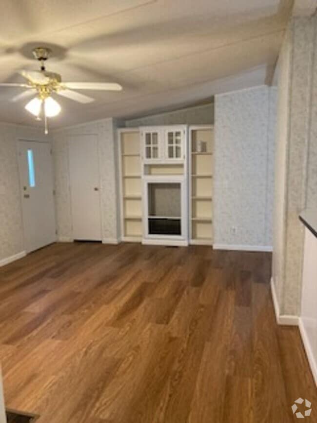 Building Photo - Home For Rent