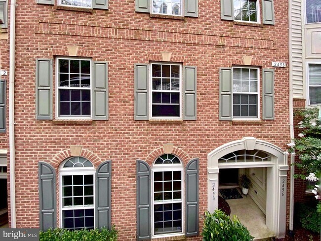 Photo - POTOMAC CLUB - SECONDS TO STONEBRIDGE