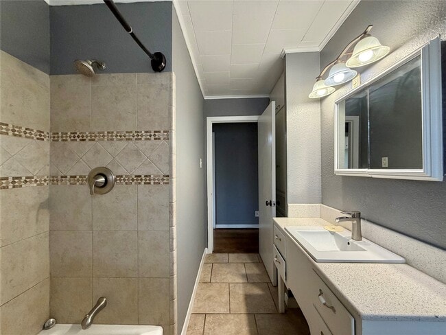 Photo - 118 Poinsettia St