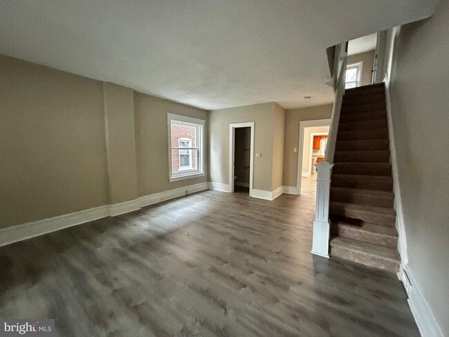 Building Photo - 44 E 2nd St Rental