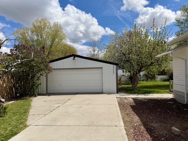 Photo - 1741 Yale Ave