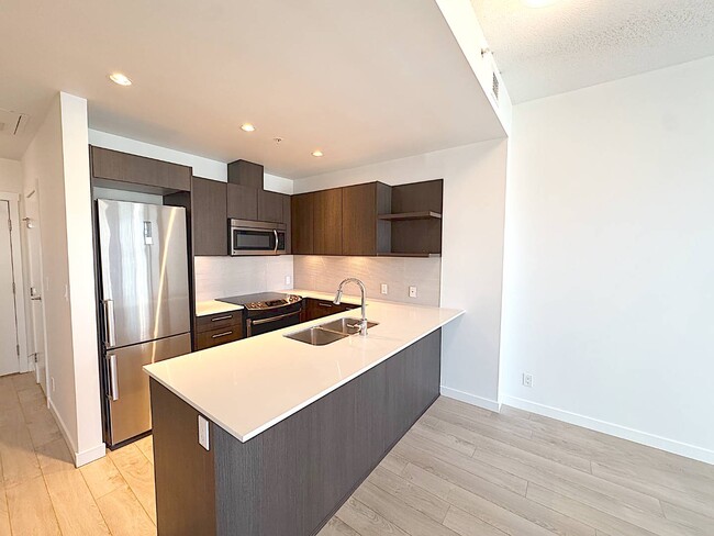 Building Photo - Centre West - 1501 Unit 1501