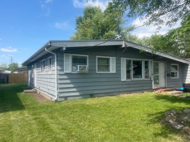 Building Photo - 5 Bedroom 1 bath House for rent