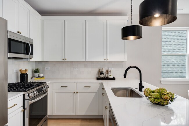 Photo - 1631 N Lawndale Ave Unidad 2N