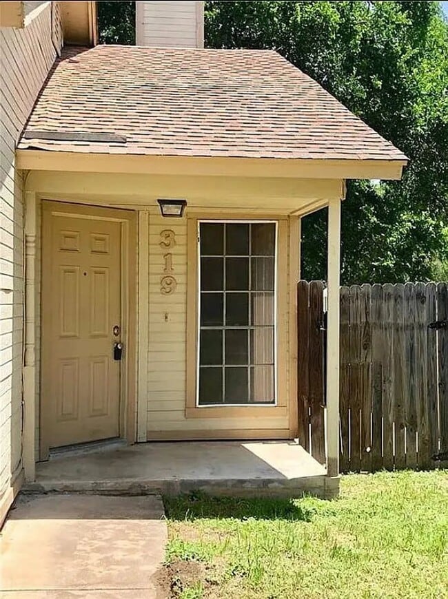 Greenlawn Blvd - Greenlawn Blvd Apartment Unit 319 Greenlawn Blvd