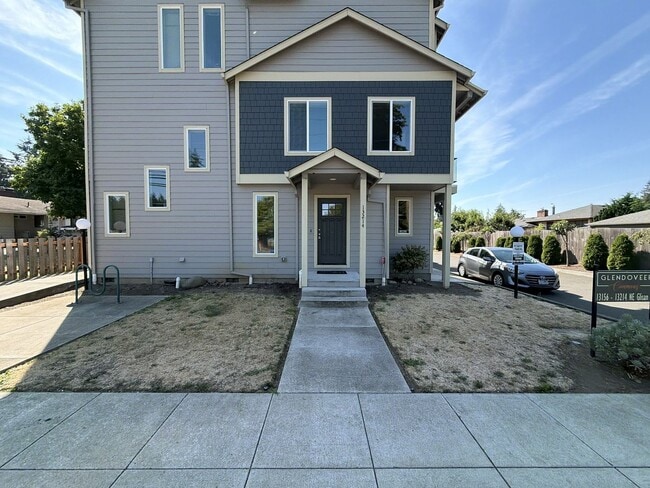 Photo - 13214 NE Glisan St