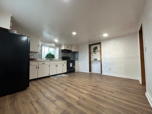 Photo - 607 1/2 Baca Ave