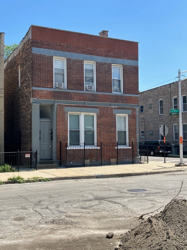 Building Photo - 2973 S Lyman St Unit 2