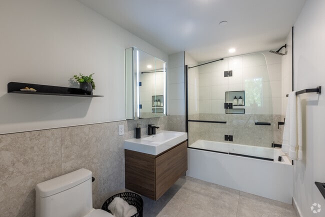 Studio - 1BA -555SF - Bathroom