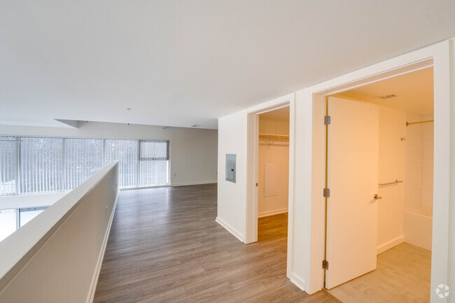 Loft, 1.5BA - 1444SF