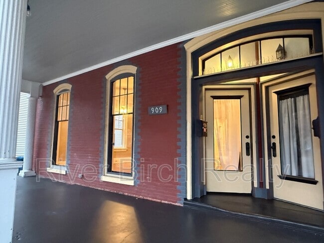 Photo - 909 N 6th St