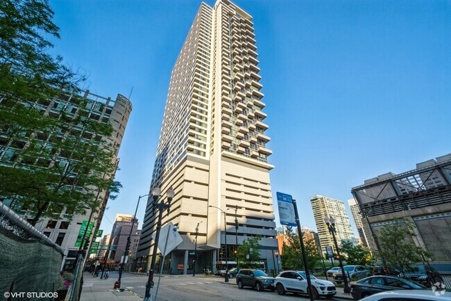 Building Photo - 235 W Van Buren St Unit 4222 Rental