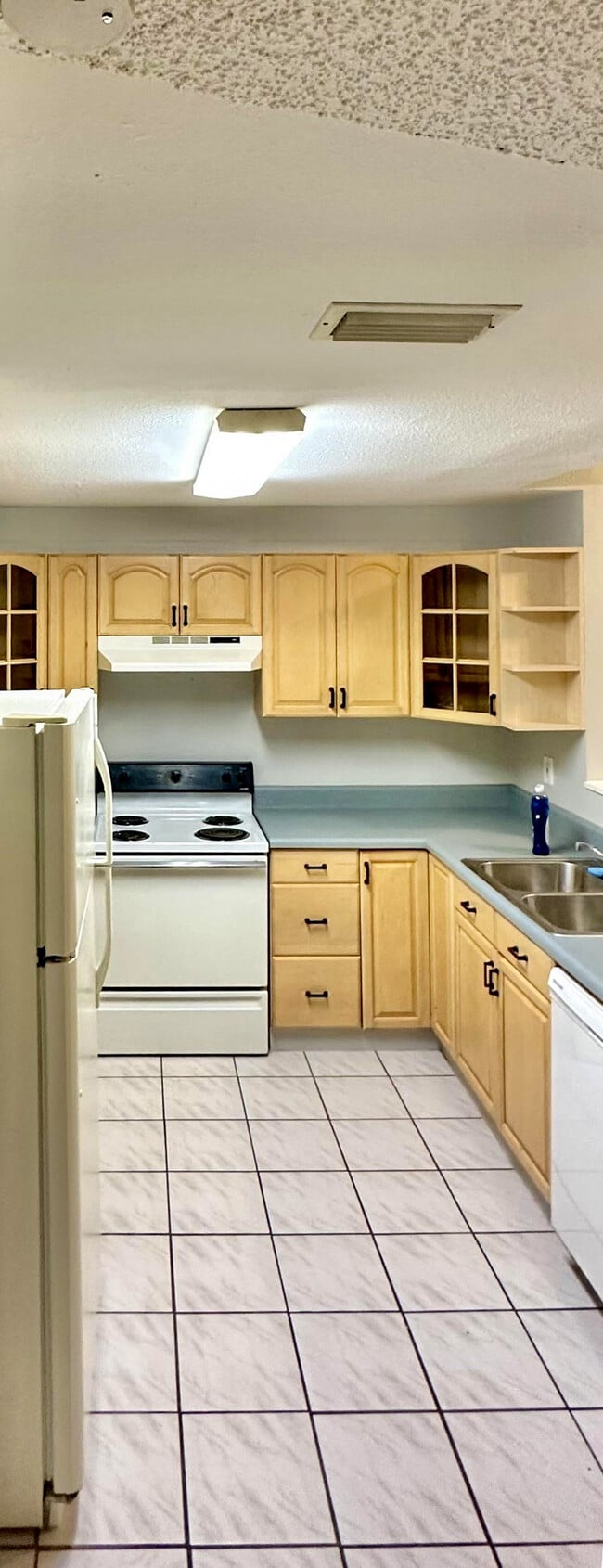 Building Photo - 23117 Dover Dr Rental