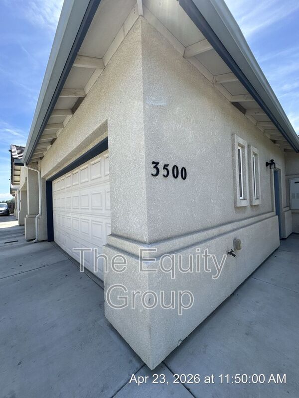 Photo - 3500 Villa St