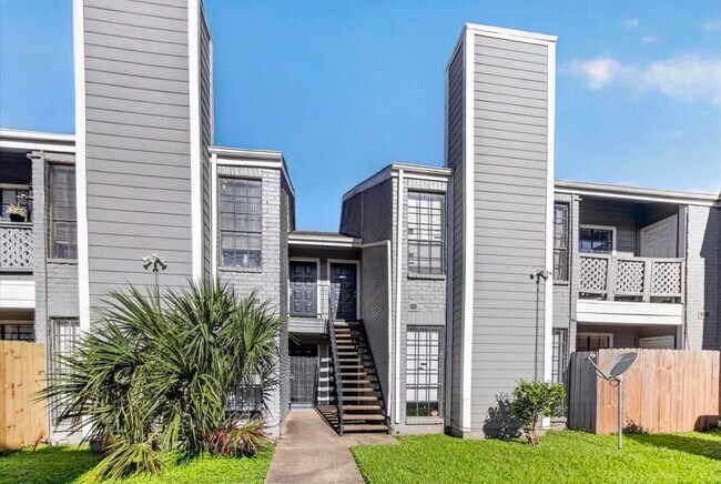 Building Photo - 12500 Sandpiper Dr Unit 193