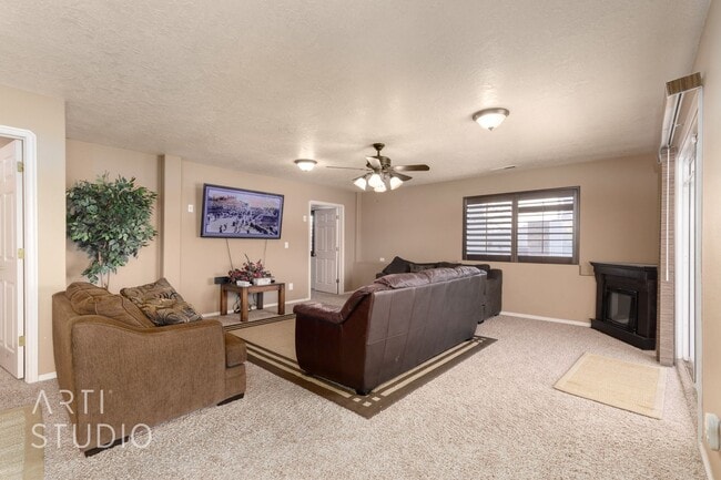 Photo - Spacious 3-Bedroom Walk-Out Basement Apartment in Desirable Bloomington Hills