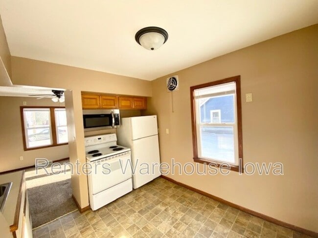 Photo - 3330 52nd St