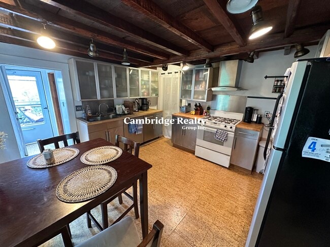Photo - 16 Tremont St Apartments Unit 2