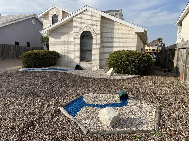 Building Photo - 13930 Dasmarinas Dr Rental