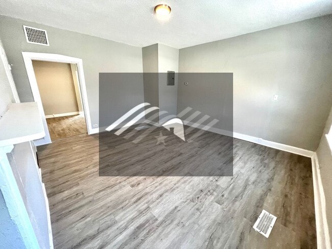 Photo - 2212 Calumet St