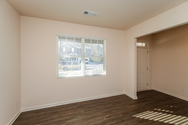 Photo - 352 Springer Pkwy