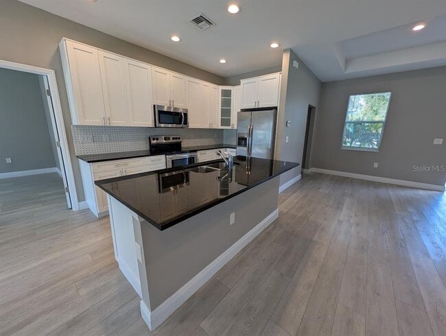 1643 Jeannin Dr