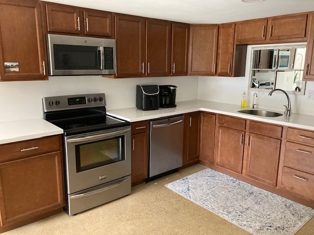 Photo - 161 E Queenwood Rd