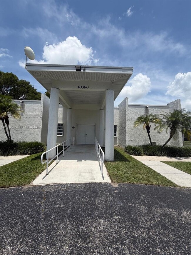 Building Photo - 10350 SW 220th St Unit 257