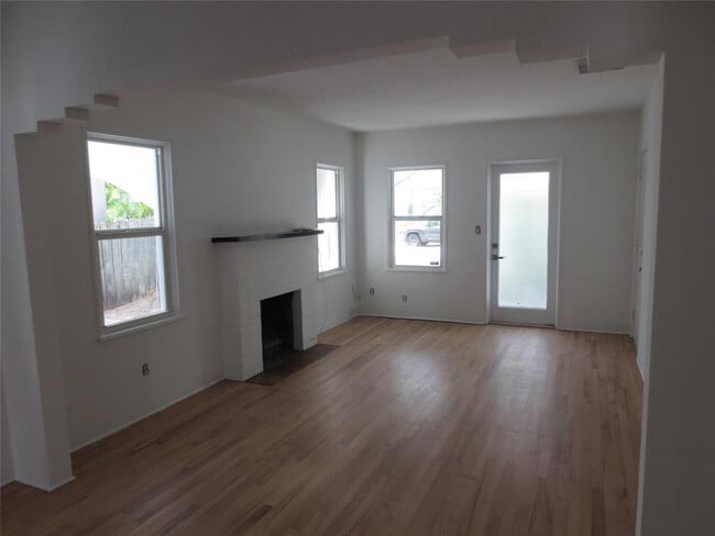 Photo - 1004 NE 3rd St