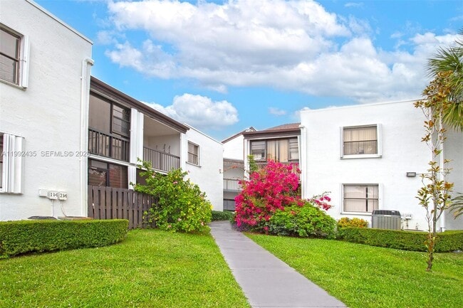 Building Photo - 9441 Fontainebleau Blvd Unit 212