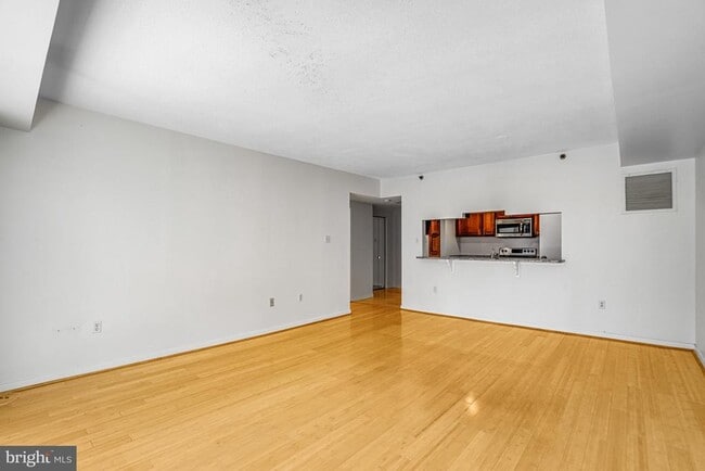 Building Photo - 1530 Key Blvd Unit 607 Rental