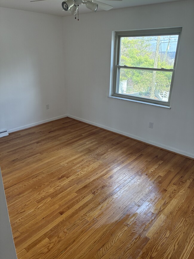 2nd bedroom - 1130 River Hill Dr Unit Devou Park #1