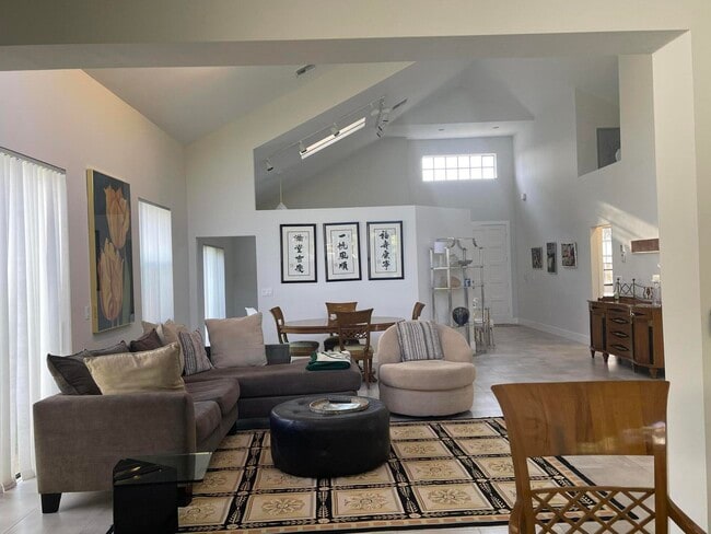 Building Photo - 17560 Vía Capri