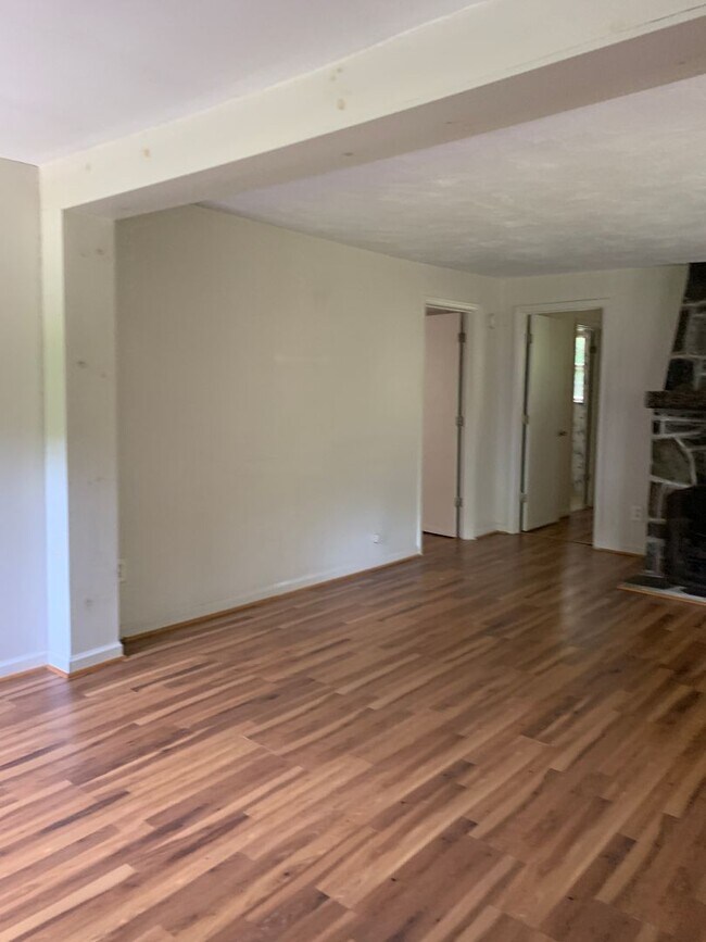 Photo - 726 Middle Fork Rd