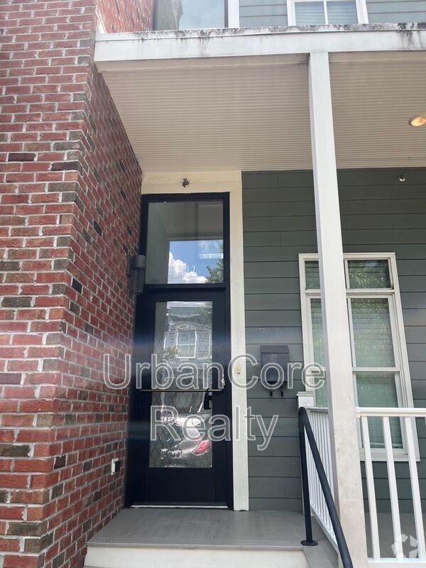 Building Photo - 320 N 32nd St Unit 3117 E Marshall Rental