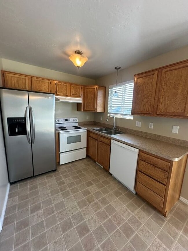 Photo - Move-In Ready 5-Bed with Garage, Yard & Up...