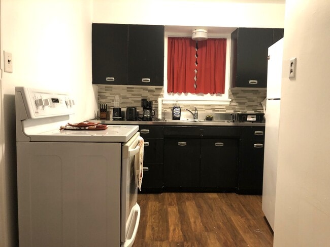 Kitchen - 216 Green Ave Unit 2ndFloor