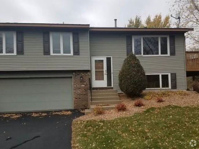 Building Photo - A beautiful 3-Bedroom Maple Grove Rental Home